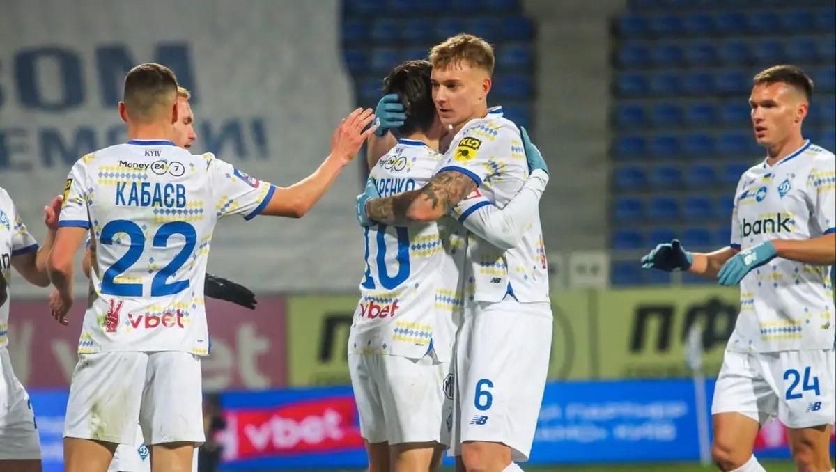 Шапаренко та Бражко обіймаються / фото: ФК Динамо Шапаренко та Бражко обіймаються / фото: ФК Динамо