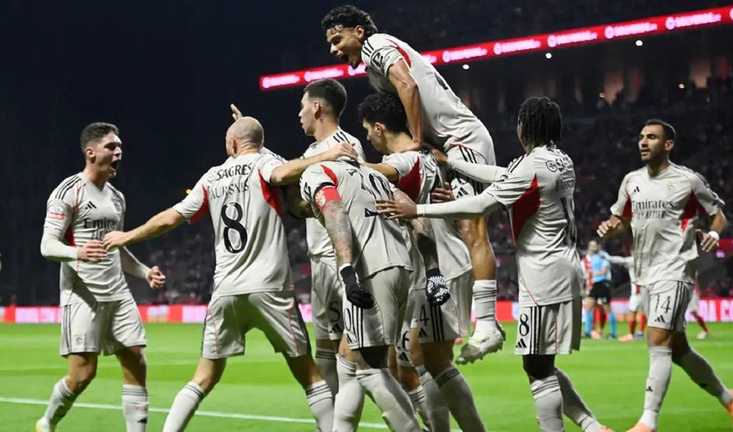 Гравці Бенфіки святкують гол / Фото Miguel RIOPA / AFP via Getty Images