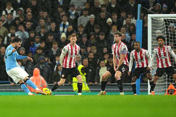 Кубок лиги: Ман Сити с шедевром Шерки обыграл Брентфорд Ярмолюка, Ньюкасл дожал Фулхэм