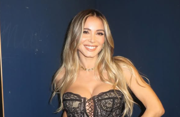 Зіркова дружина невдахи київського фіналу ЛЧ в ефектній сукні засвітила вагітний животик – раніше її захейтили