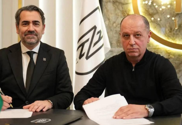 Юрий Вернидуб (справа) / Фото ФК Нефтчи