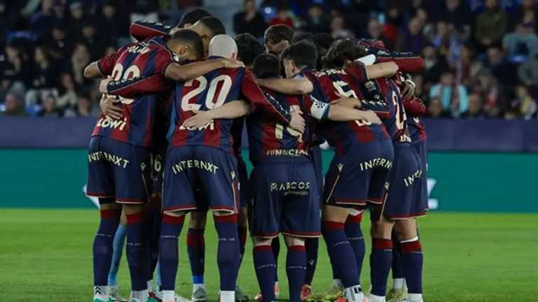 Гравці Леванте на домашньому стадіоні / Фото Ла Ліги Гравці Леванте на домашньому стадіоні / Фото Ла Ліги