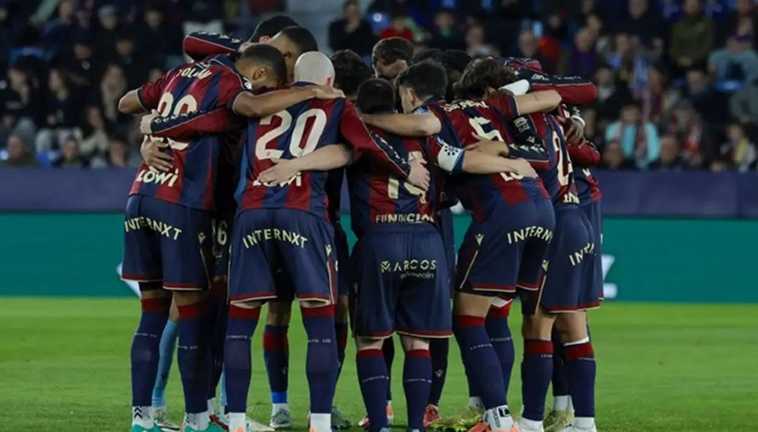 Гравці Леванте на домашньому стадіоні / Фото Ла Ліги