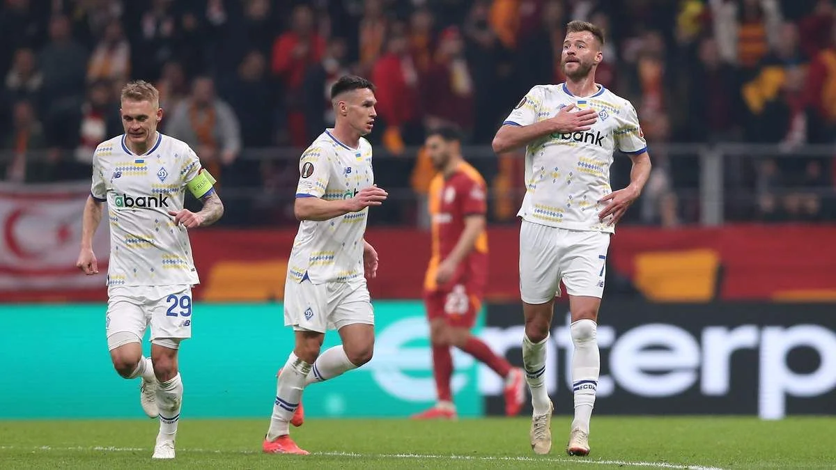 Буяльський, Тимчик та Ярмоленко / фото: Ahmad Mora/Getty Images