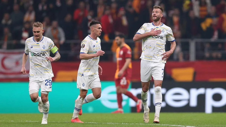 Буяльський, Тимчик та Ярмоленко / фото: Ahmad Mora/Getty Images