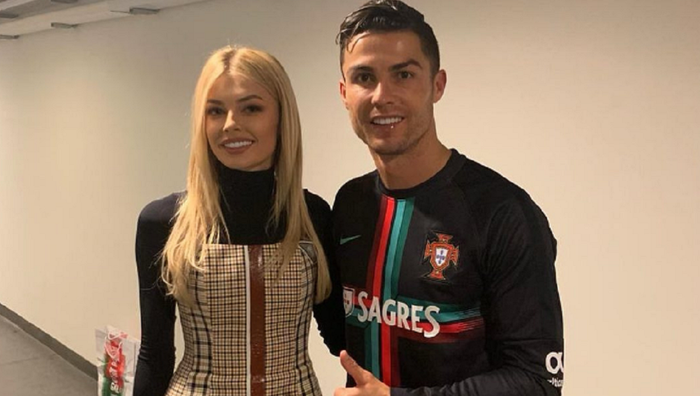 Игривая Седан бросила вызов Роналду, продемонстрировав роскошную форму – Зинченко "слил" домашнее видео Игривая Седан бросила вызов Роналду, продемонстрировав роскошную форму – Зинченко "слил" домашнее видео