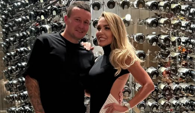 Возлюбленная Федецкого шокировала смелым выходом в свет – от такого образа невозможно отвести глаз (ФОТО)