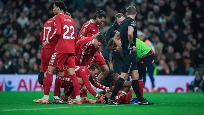 Звездный соперник сборной Украины в плей-офф ЧМ-2026 получил страшную травму и уже перенес операцию