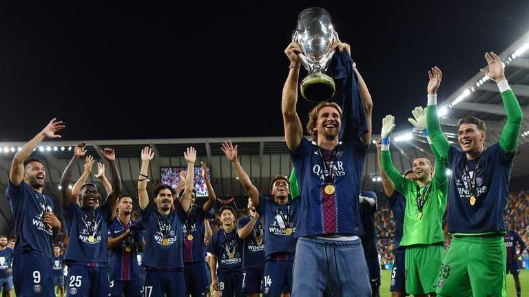 Забарный с Суперкубком УЕФА / Фото Getty Images