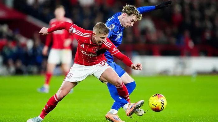 Українське дербі Зінченка проти Миколенка у відеоогляді матчу Ноттінгем Форест – Евертон – 0:2