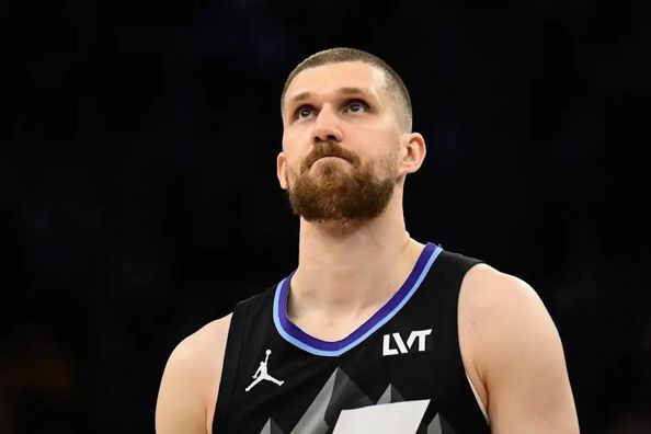 Михайлюк не спас Юту от позорного унижения, 40 очков Йокича принесли победу, погром Лейкерс – НБА