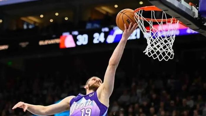 НБА: Михайлюк помог Юте одолеть Сан-Антонио, Йокич не спас Денвер, триумф Дюранта и Адетокунбо