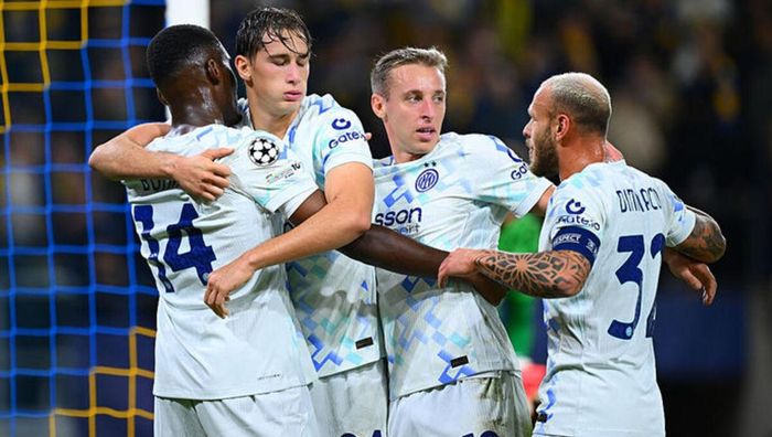 Интер разгромил сенсационное Комо и стал новым лидером Серии А Интер разгромил сенсационное Комо и стал новым лидером Серии А