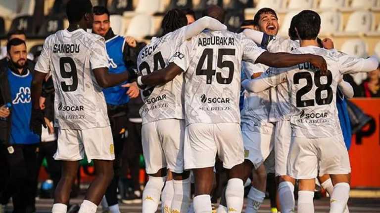 Гравці Нефтчі святкують / Фото клубу Гравці Нефтчі святкують / Фото клубу