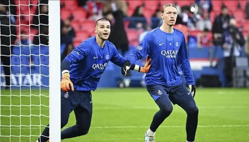 Російський одноклубник Забарного почув вердикт від Луїса Енріке – тренер остаточно визначився з основним воротарем