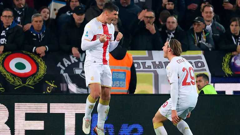 Руслан Малиновский празднует гол в ворота Удинезе / Timothy Rogers/Getty Images