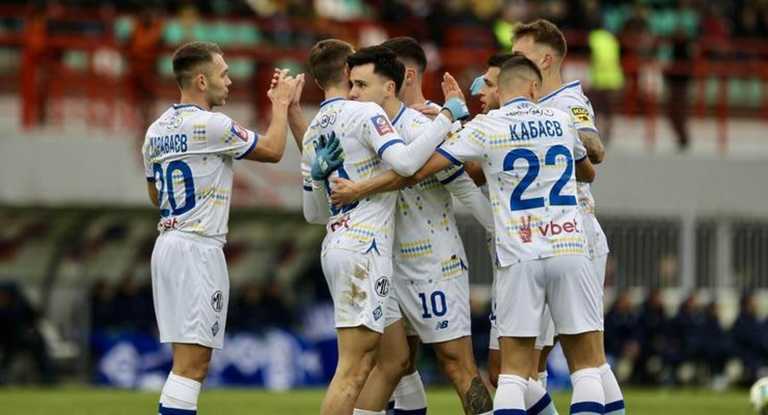 Микола Шапаренко (в центрі) / Фото Динамо