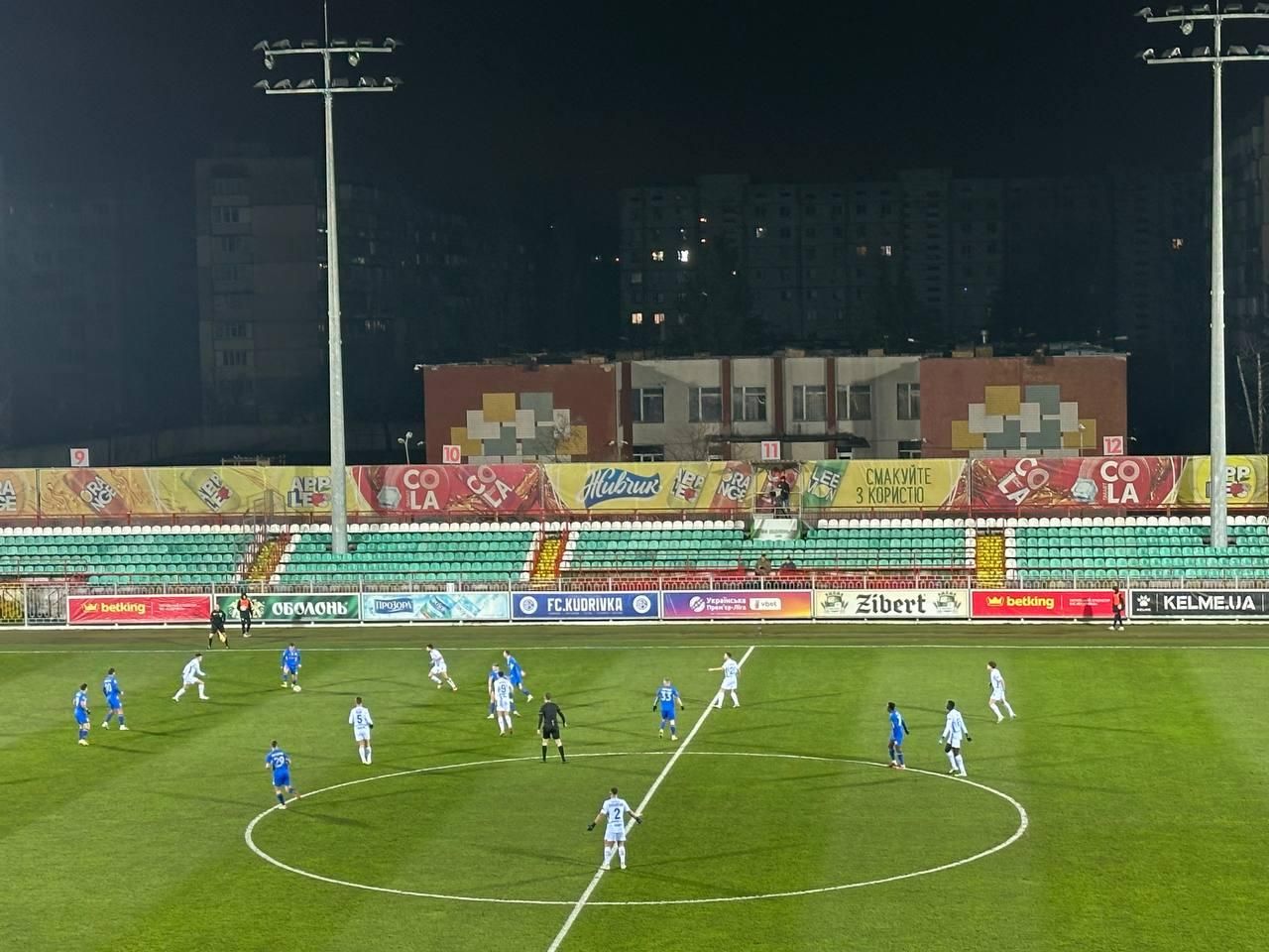 Знеструмлена Оболонь / Фото Валерії Цюпи Знеструмлена Оболонь / Фото Валерії Цюпи