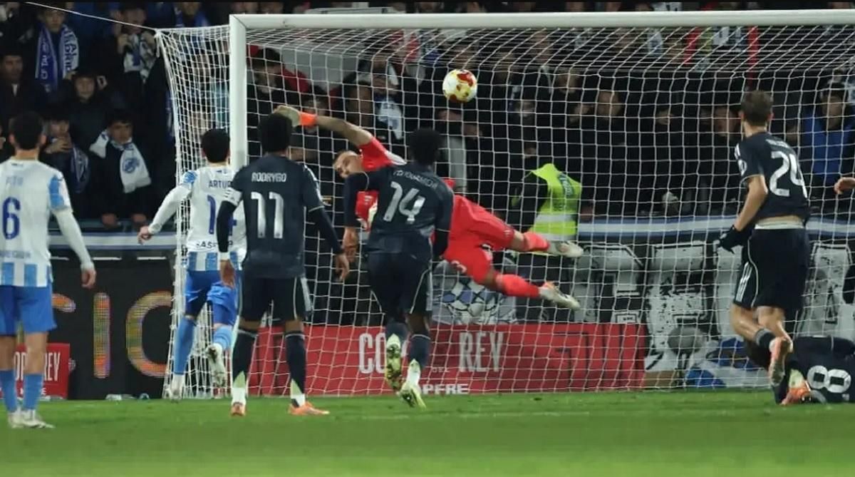 Лунин спасает Реал на последней минуте / Фото Thomas COEX / AFP via Getty Images