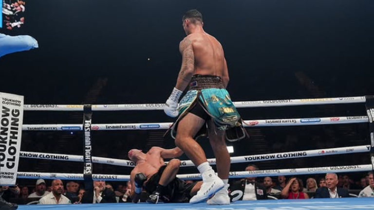 Опетая нокаутирует Джинкару / Фото Tasman Fighters Опетая нокаутирует Джинкару / Фото Tasman Fighters