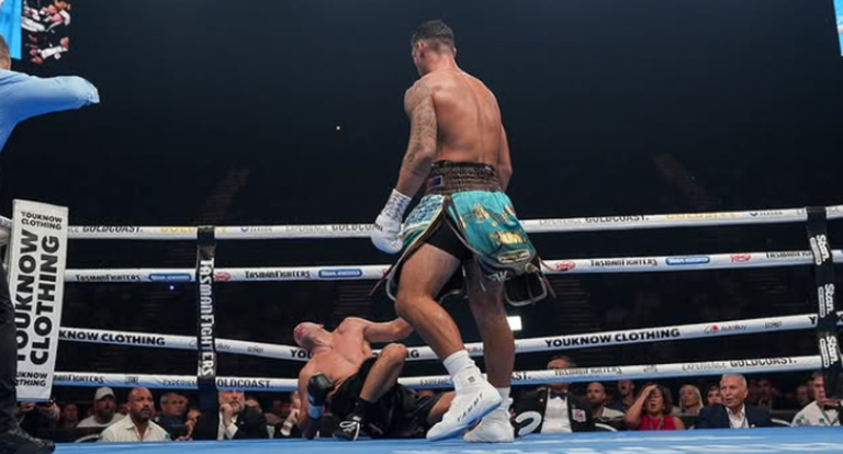 Опетая нокаутирует Джинкару / Фото Tasman Fighters