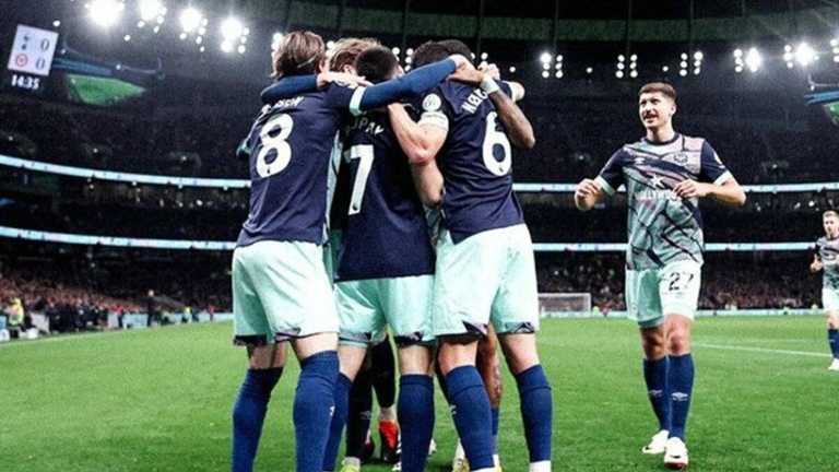 Гравці Брентфорда / Фото ФК Брентфорд Гравці Брентфорда / Фото ФК Брентфорд