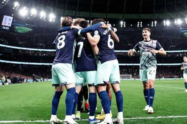 Гравці Брентфорда / Фото ФК Брентфорд