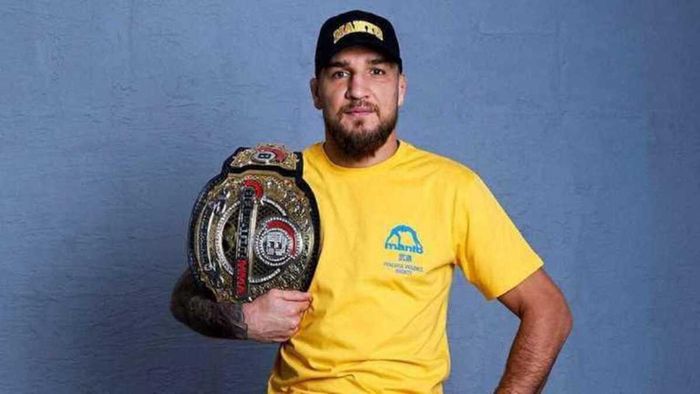 Амосов после дебютной победы в UFC нацелился на чемпионский титул, которым владеет скандальный россиянин