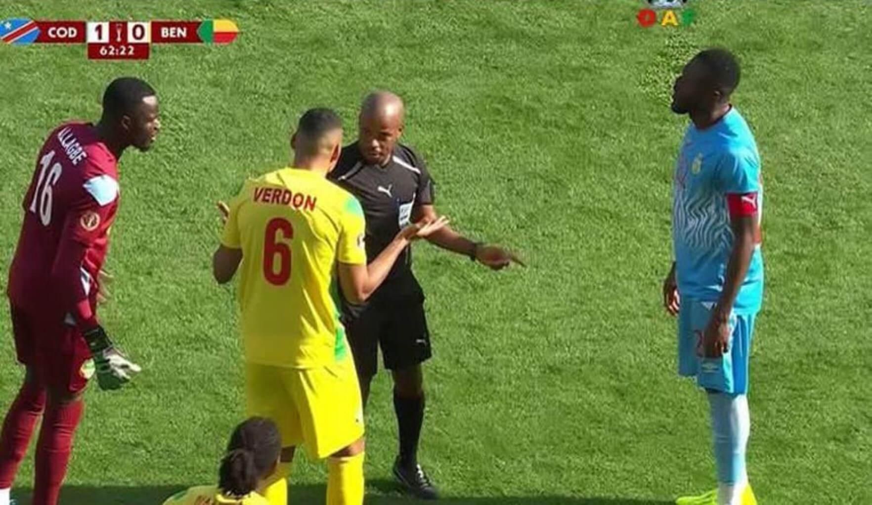 Суддя в матчі ДР Конго – Бенін / Скріншот