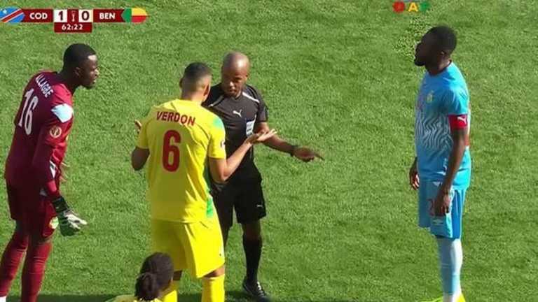 Судья в матче ДР Конго – Бенин / Скриншот Судья в матче ДР Конго – Бенин / Скриншот