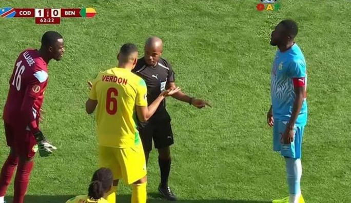 Скандал на КАН: суддя змусив гравця залишити поле на ношах і погрожував вилученням