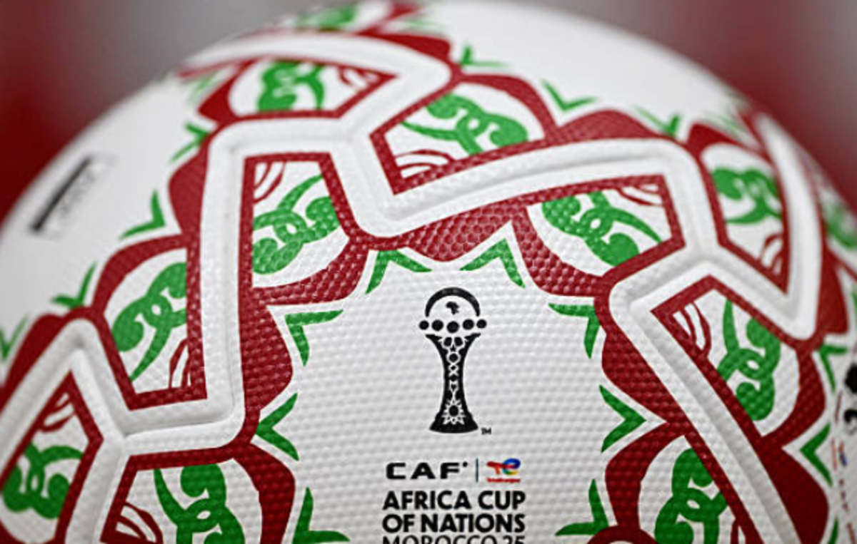 Футбольный мяч / Фото GABRIEL BOUYS / Contributor via Getty Images