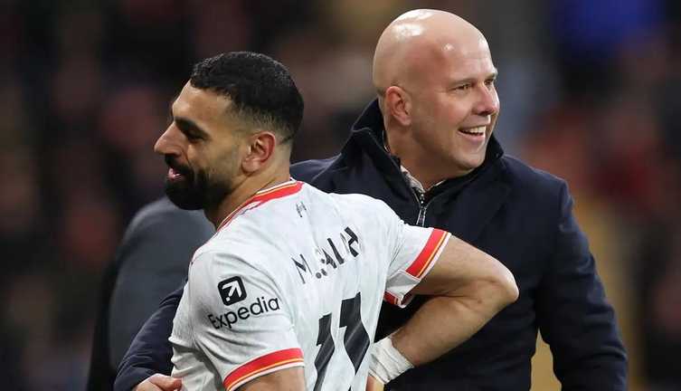 Арне Слот та Мохамед Салах / фото: Catherine Ivill - AMA/Getty Images