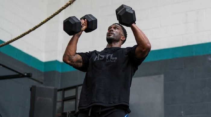 Легенда клуба Миколенко притворился молочником, чтобы закрутить роман со стюардессой, а потом врал о брате-близнеце