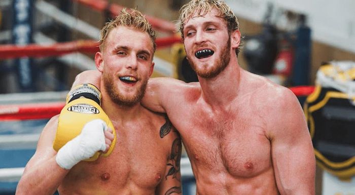 Пол хотел украсть у Джошуа подвеску за полмиллиона долларов прямо в ринге (ВИДЕО)