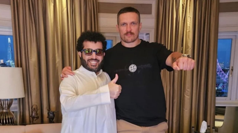 Усик и Турки Аль-Шейх / Фото из соцсетей Усик и Турки Аль-Шейх / Фото из соцсетей