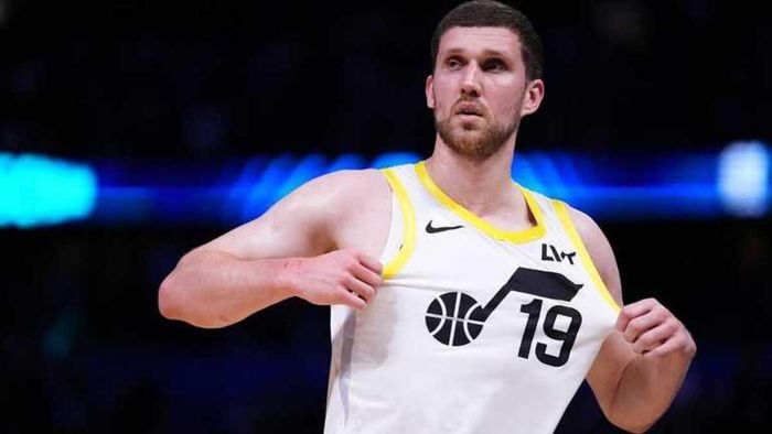 НБА: Юта без Михайлюка обидно уступила Чикаго, Денвер одолел Даллас