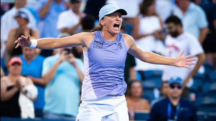 Свентек резко прокомментировала поединок Сабаленко: "Не нужно сравнивать с мужским теннисом"