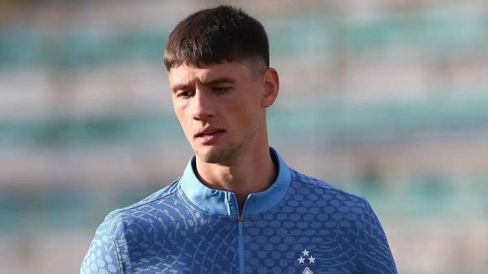 Скандальный форвард Динамо категорически игнорирует возвращение на родину