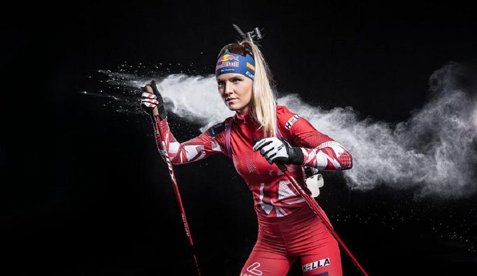 Одна з найгарніших біатлоністок планети показала форму для Олімпіади-2026 – чемпіонка світу сяє на подіумі