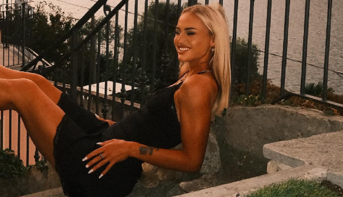 Найкрасивіша футболістка світу зазнала приниження у клубі Фабрегаса – її викинули з команди та хочуть позбутись