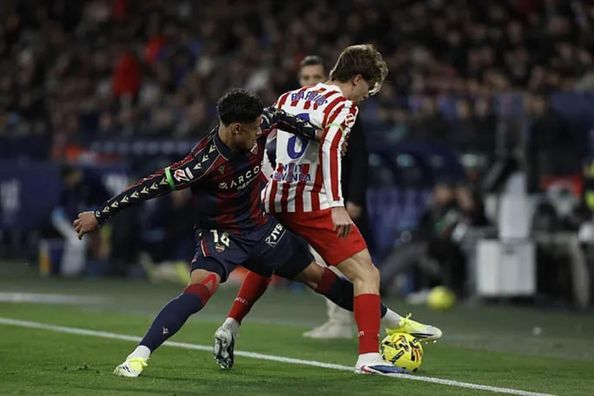 Атлетико с жуткой травмой звезды не сумел обыграть аутсайдера – экс-конкурента Довбика вынесли на носилках