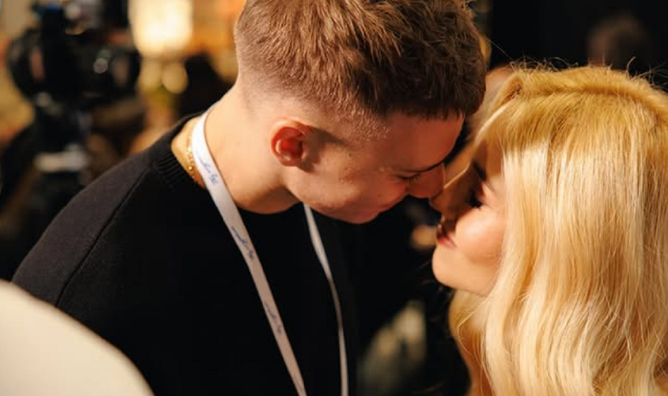 Бражко не втримався перед чарами популярної коханої – зірка Динамо показав її батькам (ФОТО)