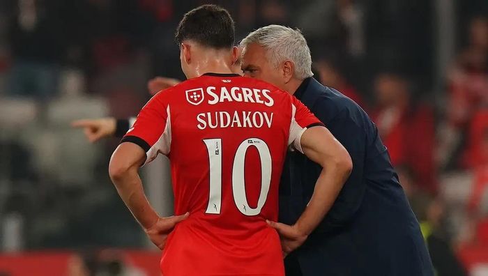 "Мене змусили його шукати": Моурінью влаштував публічний тролінг футболіста збірної України (ВІДЕО)