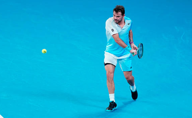 Легенда тенниса после вылета с последнего Australian Open в карьере выпил пиво на глазах у зрителей (ВИДЕО)