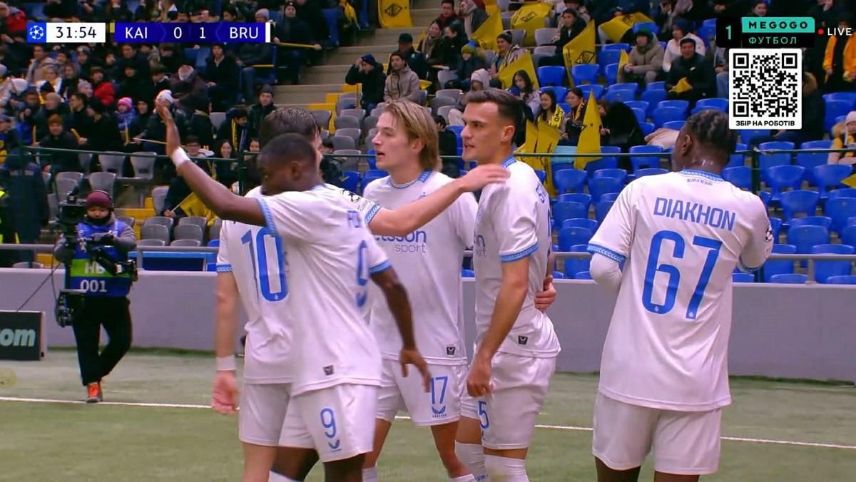 Игроки Брюгге празднуют / Скриншот из трансляции