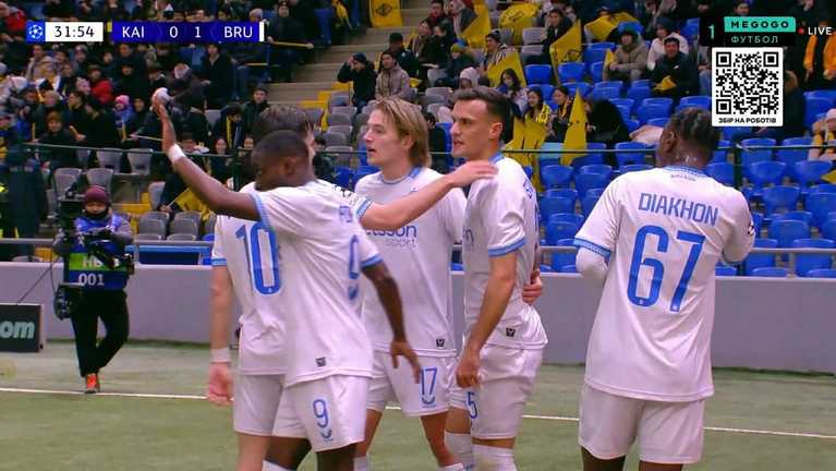 Игроки Брюгге празднуют / Скриншот из трансляции