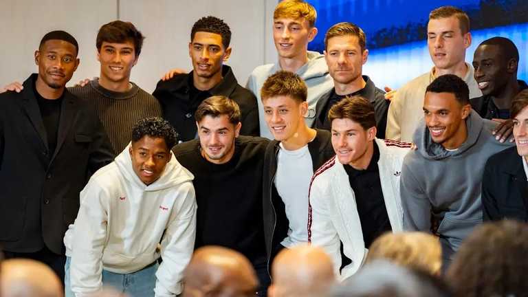 Алонсо, Лунин и другие игроки Реала / Getty Images Алонсо, Лунин и другие игроки Реала / Getty Images