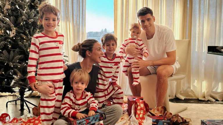 Альваро Мората и Алисия Кампельо с детьми / Фото instagram Альваро Мората и Алисия Кампельо с детьми / Фото instagram