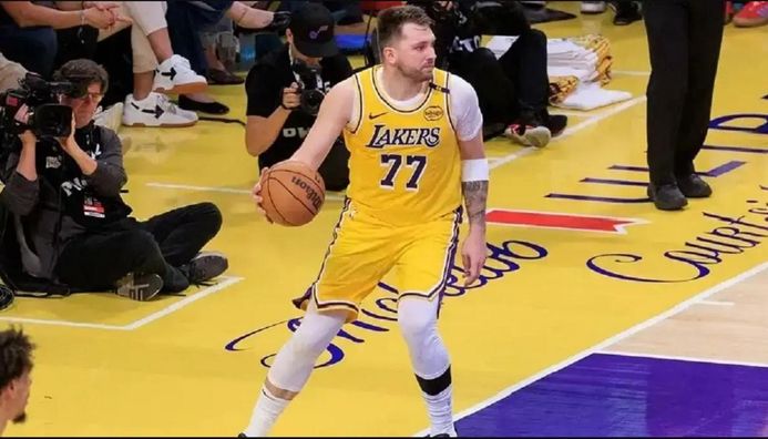 Феєрія Леброна і Дончіча принесла Лейкерс перемогу над Фініксом, чинні чемпіони зазнали несподіваної поразки – НБА